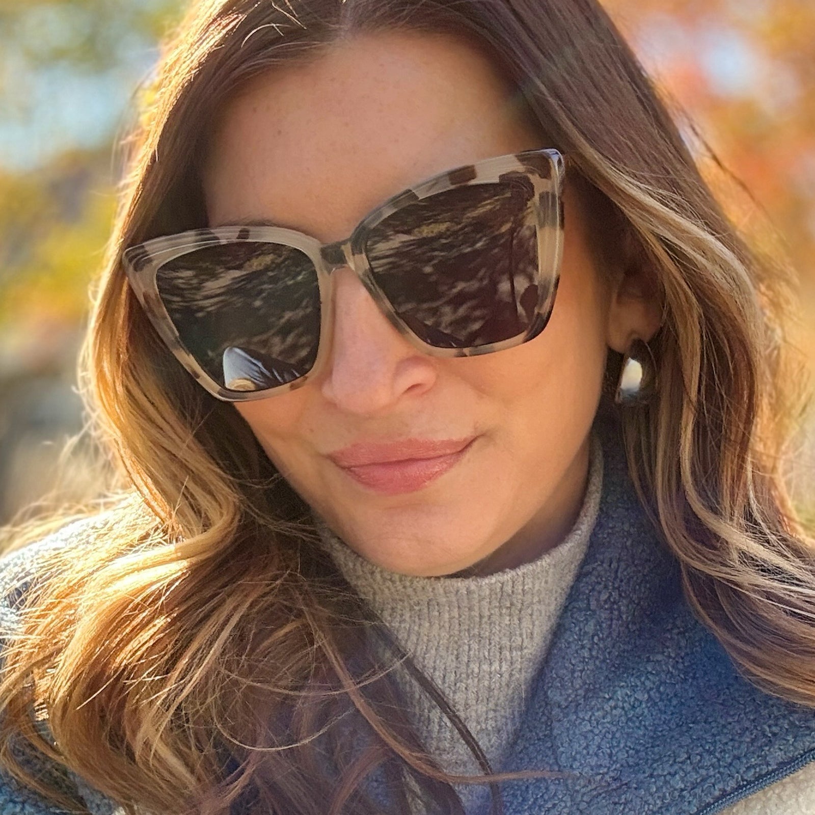 BECKY II - CREAM TORTOISE + GREY POLARIZED SUNGLASSES - Image 5