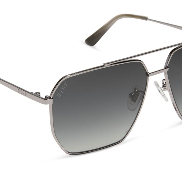 BERKELY - GUNMETAL + GREY GRADIENT + POLARIZED SUNGLASSES - Image 4