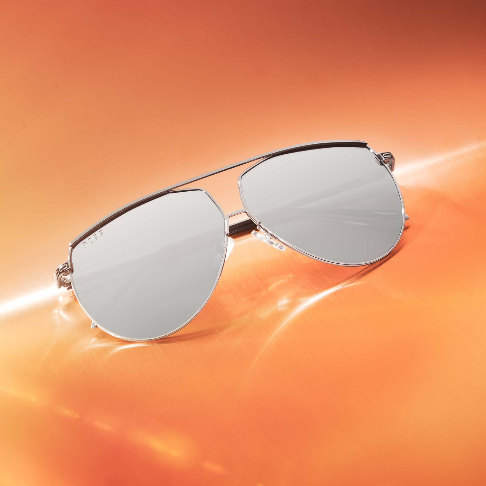 THE MANDALORIAN™ - RAZOR CREST™ GREY + SILVER MIRROR SUNGLASSES - Image 9