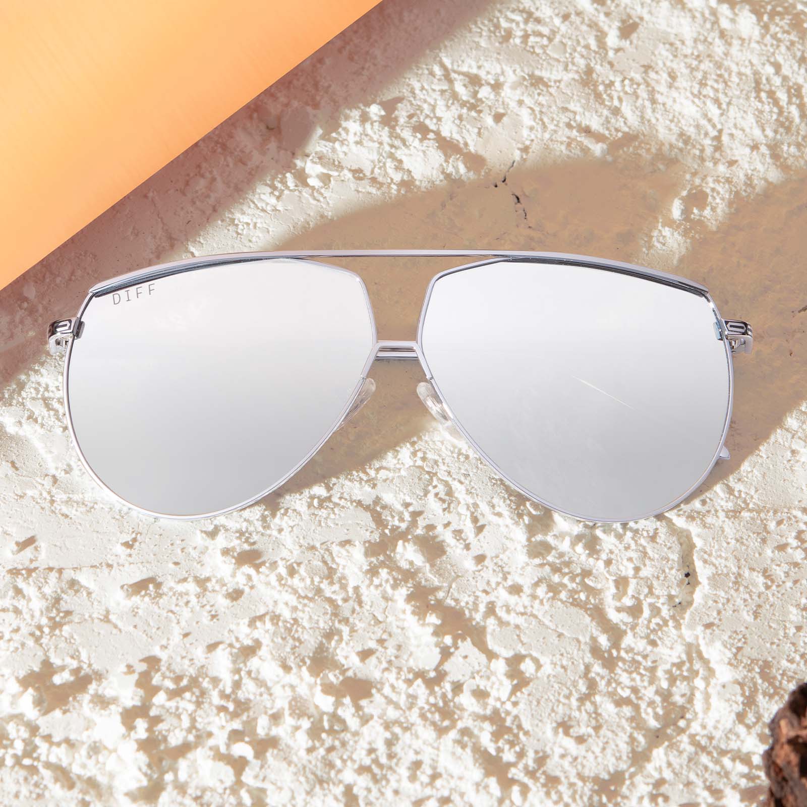 THE MANDALORIAN™ - RAZOR CREST™ GREY + SILVER MIRROR SUNGLASSES - Image 4